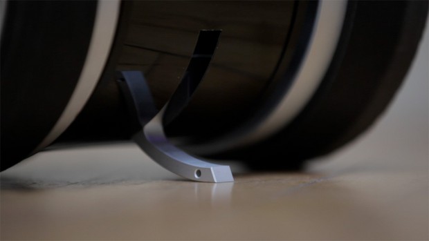 Zwei St&uuml;tzen sorgen f&uuml;r einen sicheren Stand, ohne dass der Roboter Leistung aufnehmen muss. (Foto: Double Robotics)