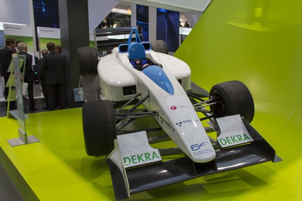 Chassis und Karosserie des 250 km/h schnellen Renners wurden vom Mercedes Formel-1-Team gebaut. (Foto: Werner Pluta/Golem.de)