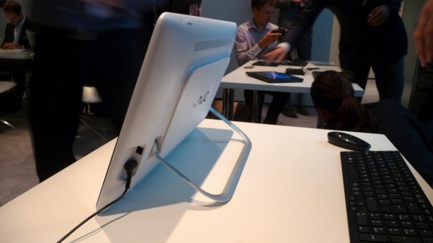Sony Vaio Tap - ein starker Standfu&szlig; erm&ouml;glicht eine stufenlose Anwinklung. (Foto: ck)