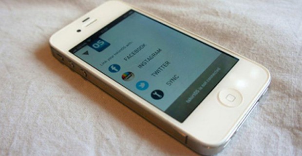 TshirtOS-App mit Anschluss an soziale Netzwerke (Bild: Ballentine's/Cutecircuit) 