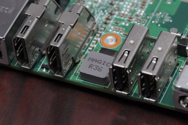 ... und zwei mal HDMI.