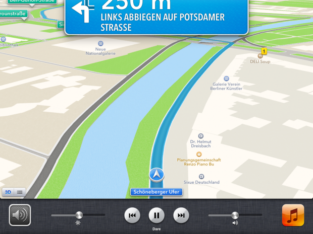 Wer will, kann auch Musik parallel laufen lassen. Sie wird w&auml;hrend Ansagen der Navigation kurzzeitig heruntergeregelt.
