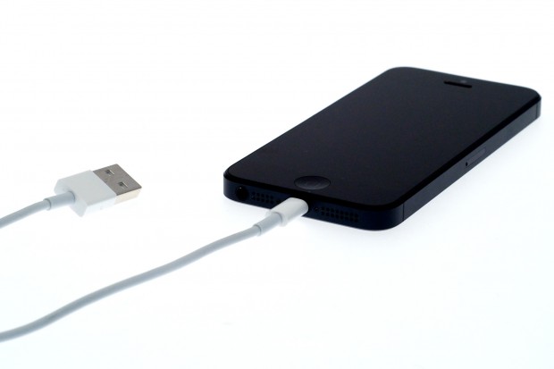 iPhone 5 mit neuem Anschluss namens Lightning