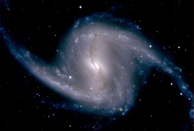 Dieser Ausschnitt zeigt die Spiralgalaxis NGC 1365. (Foto: Dark Energy Survey Collaboration)