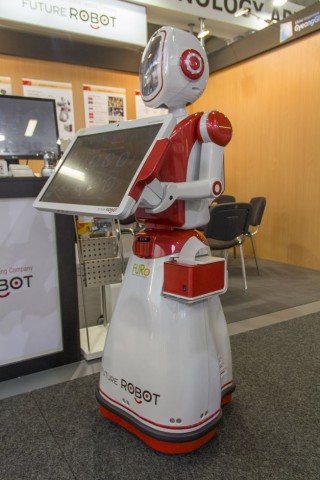 An der Hüfte hat er einen Drucker, um einen Kreditkartenbeleg auszudrucken. (Foto: Werner Pluta/Golem.de)