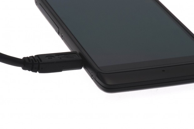 Der seitlich gelegene Micro-USB-Anschluss