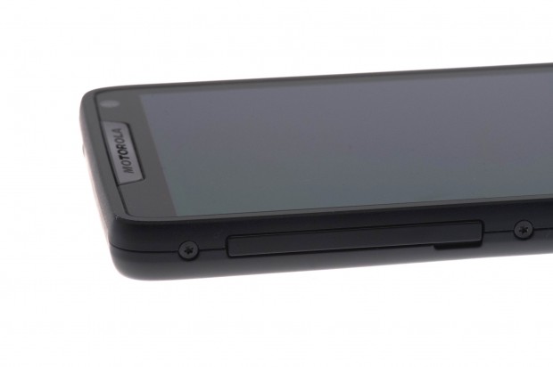 Die Abdeckung für die Micro-SIM- und Micro-USB-Karte