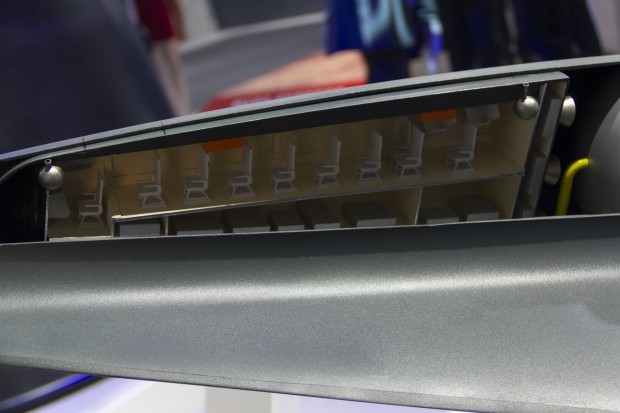 Die Passageire sitzen in einer eigenen Kapsel, die in das Flugzeug gehoben wird. (Foto: Werner Pluta/Golem.de)