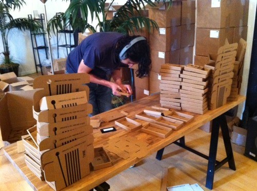 Twine wird handverpackt - das soll noch optimiert werden, mehr Geräte versenden zu können. (Bild: Supermechanical)