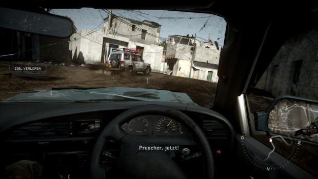 Per Auto liefern wir uns in Pakistan eine Verfolgungsjagd.