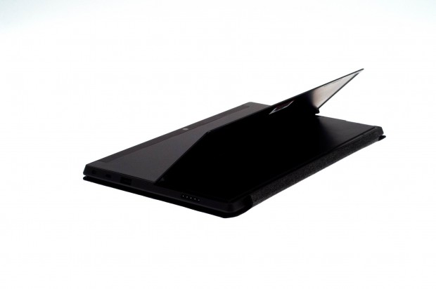 Microsoft Surface von unten (Bild: Nina Sebayang/Golem.de)