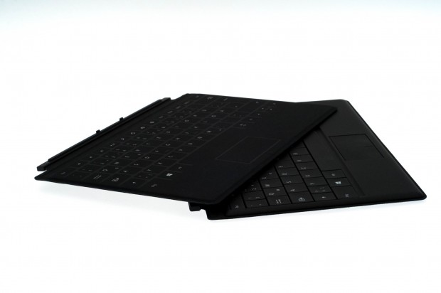 Touch Cover (l.) und Type Cover (r.) (Bild: Nina Sebayang/Golem.de)