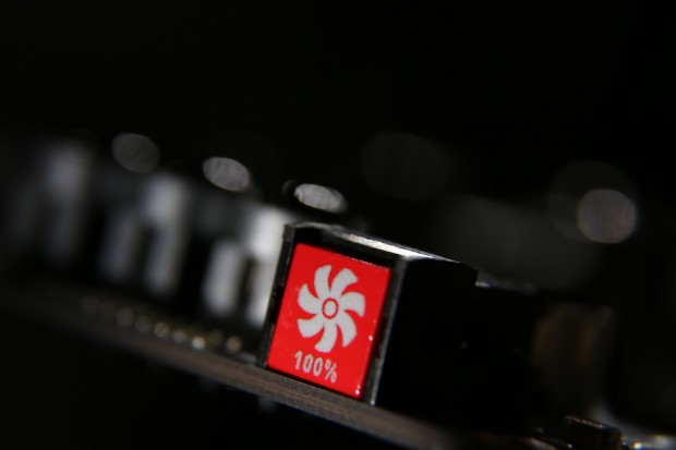 ROG Matrix HD 7970 GHz Edition - der Turboknopf für die Lüfter   (Bild: Asus)