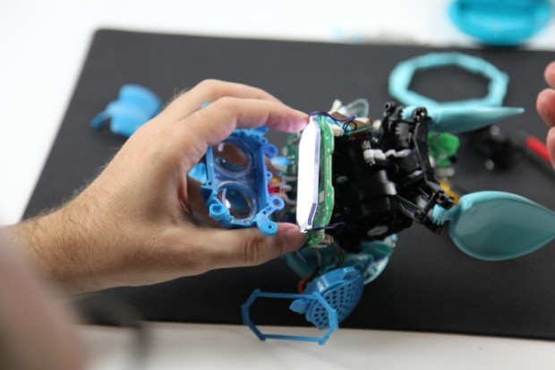 Neuer Furby - nun ist auch die Gesichtsplatte ab... 