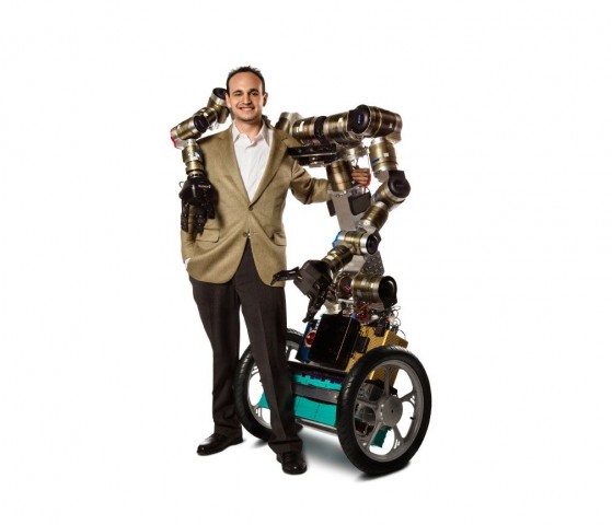 Stilman und der von ihm entwickelte Roboter Golem Krang (Foto: Josh Meister/Georgia Tech)