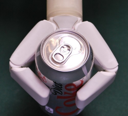 Damit kann ein Roboter regelmäßig geformte Gegenstände ebenso umfassen... (Foto: Willow Garage)