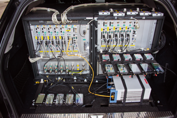 Die Technik im Messfahrzeug (Quelle: Connect)