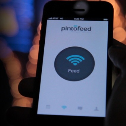 Manuelle Fütterung über das Smartphone (Bild: Indiegogo)