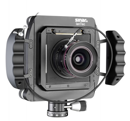 Sinar lantec mit montierten Handgriffen (Bild: Sinar)