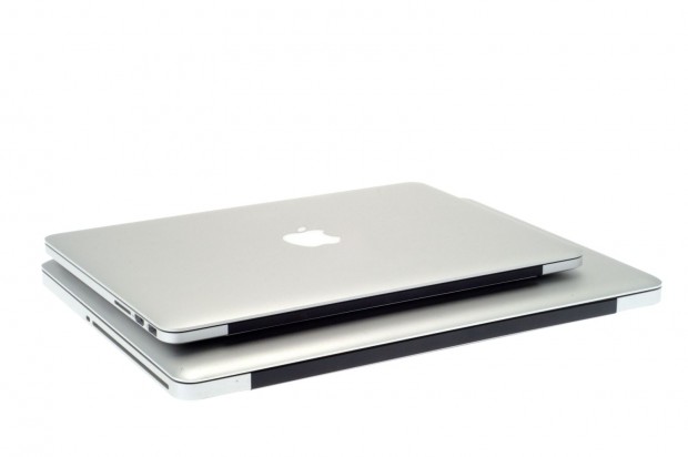 Größenvergleich: Macbook Pro 13 Retina auf dem Macbook Pro