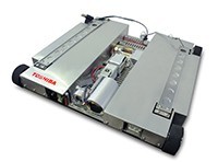 ... und sein kleiner Begleiter (Bild: Toshiba)