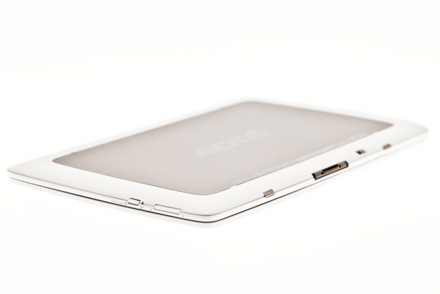 Durch Magneten hält das Coverboard auf dem Tablet und schützt den Bildschirm. (Bild: Nina Sebayang)