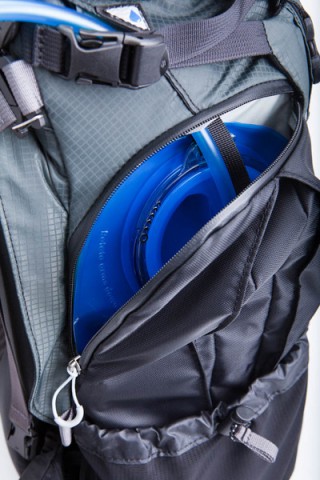 Wasserschlauch im Mindshift Gear Rotation180 (Bild: Mindshift Gear)