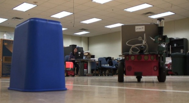 Roboter locken andere Roboter auf eine falsche Fährte oder täuschen sie über die eigenen Fähigkeiten. (Foto: Georgia Tech)