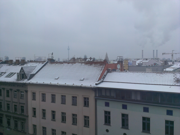 One X Plus: Auch bei Tageslichtaufnahmen zeigt sich der Farbstich. (Bild: Tobias Költzsch/Golem.de)