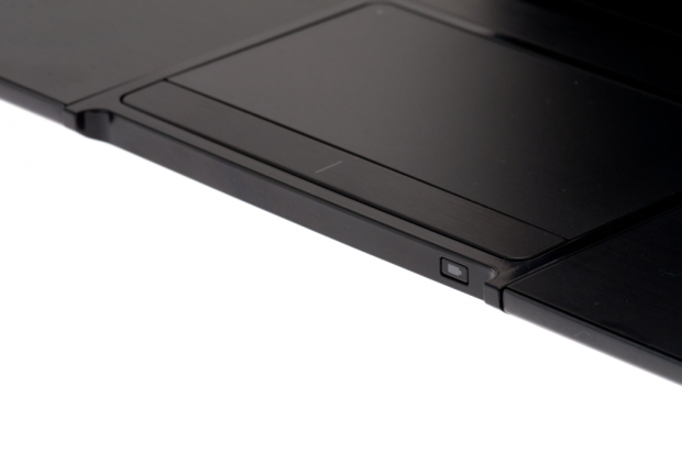 Unter dem Touchpad befindet sich die Ladestandsanzeige der Batterie. (Bild: Nina Sebayang/Golem.de)