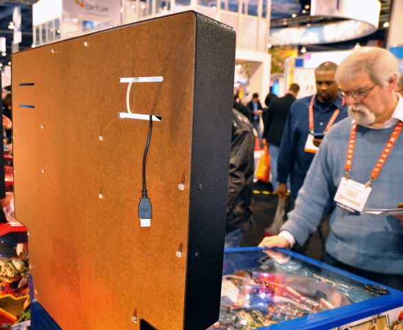 Den USB-Port f&uuml;r Firmwareupdates haben nur die Vorserienger&auml;te. (Foto: Nico Ernst/Golem.de)