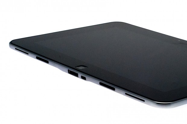 Die Lautsprecher sind an den Seiten. In der Mitte...