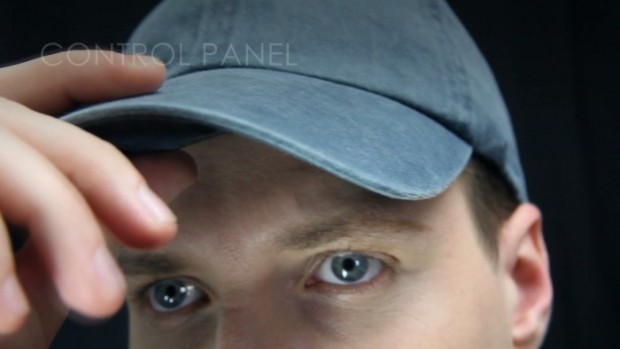 Cynaps - Gespräch annehmen mit Druck auf die Schirmunterseite (Bild: Max Virtual)