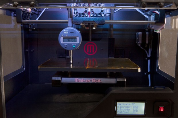 ... und der Drucker hat eine beheizbare Arbeitsplattform. (Bild: Makerbot)