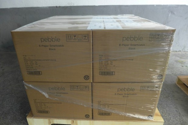 Pebble - die ersten Smartwatches gehen zu den Verteilzentren. (Bild: Pebble Technology)