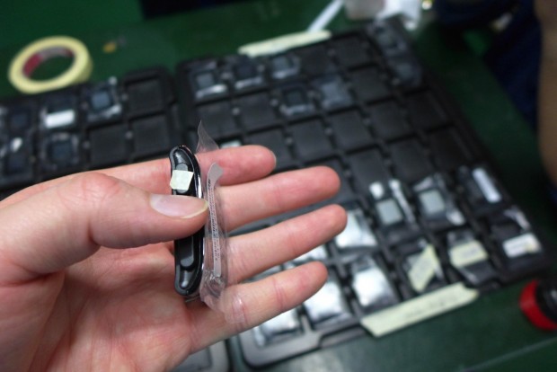 Pebble - Blick aufs Gehäuse des schwarzen Modells (Bild: Pebble Technology)