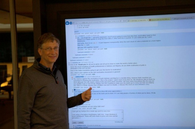 Bill Gates nutzt ein Perceptive-Pixel-Display, während er auf Reddit Fragen beantwortet. (Bilder: Bill Gates/Reddit)