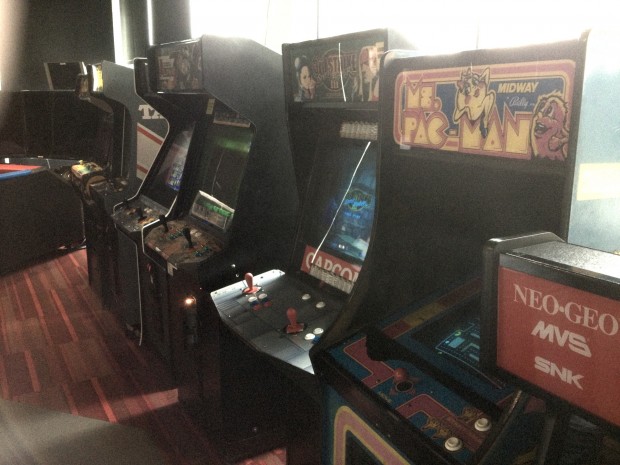 ... und ein Raum mit klassischen Arkade-Automaten (Bilder: Golem.de)