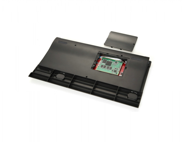 Hinter einer Klappe auf der Rückseite befindet sich die wechselbare Prozessorplatine. (Bild: Focuswill)