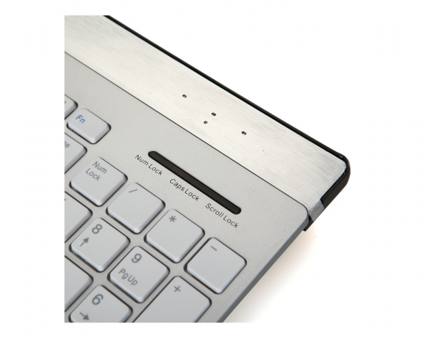 Zumindest die Leisten an der Ober- und Unterseite scheinen aus gebürstetem Metall zu bestehen. (Bild: Focuswill)