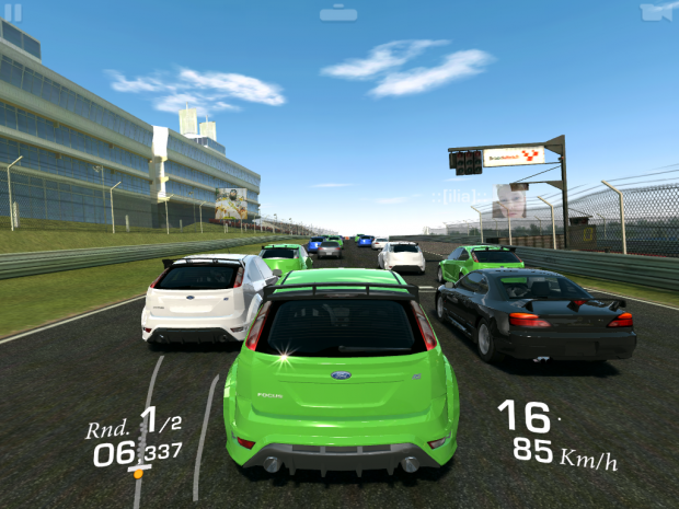 Die Strecken sind keine Detailwunder, sehen in echt aber ganz gut aus.