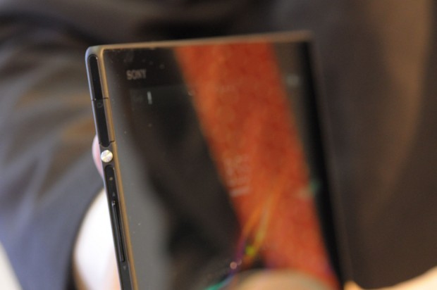 Obwohl das Tablet mit 6,9 mm sehr dünn ist, wirkt es durch die Ecken dicker, als es tatsächlich ist. (Bild: Andreas Sebayang/Golem.de)