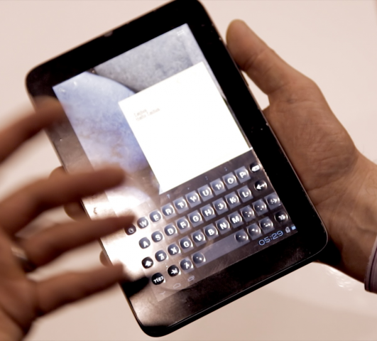 Tactus zeigt dynamischen Touchscreen mit Tactile-Layer-Technik. (Quelle: Daniel Pook / Golem.de)