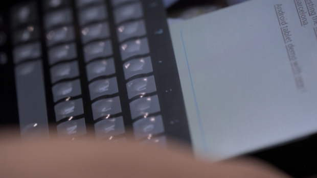 Tactus zeigt dynamischen Touchscreen mit Tactile-Layer-Technik. (Quelle: Daniel Pook / Golem.de)