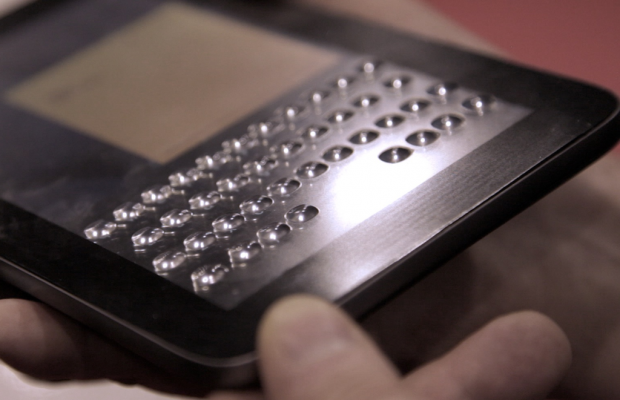 Tactus zeigt dynamischen Touchscreen mit Tactile-Layer-Technik. (Quelle: Daniel Pook / Golem.de)