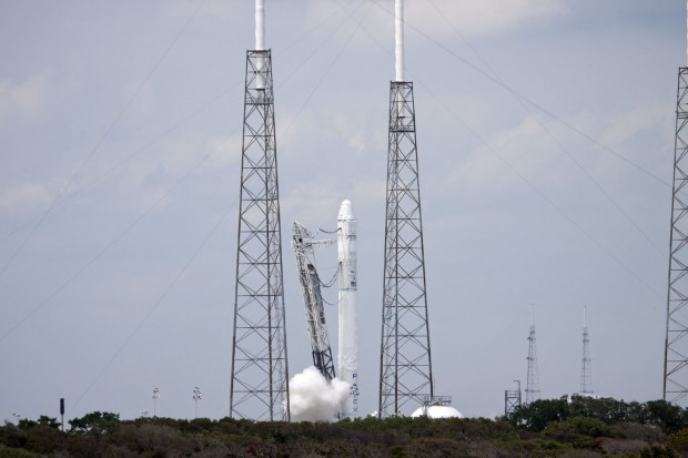 Am 28. Februar 2013 wurde ein Triebwerkstest mit der Falcon 9 durchgeführt. (Foto: Frankie Martin/Nasa)