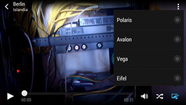 Es gibt mehrere Vorlagen in HTCZoe, die Bilder verfremden, Musik unterlegen und Übergänge bereitstellen. (Screenshot: Golem.de)