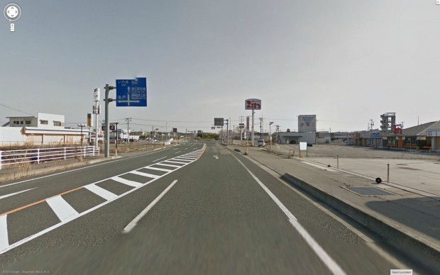 .. und wurde deshalb weniger stark vom Tsunami zerstört. (Bild: Google/Screenshot: Golem.de)