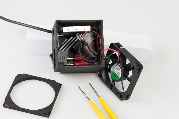 Die Verdrahtung im Inneren kommt ohne Lötstellen aus. (Bild: Golem.de)