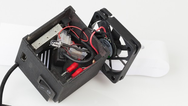 Mit dem Kippschalter kann der Lüfter eingeschaltet werden. (Bild: Golem.de)